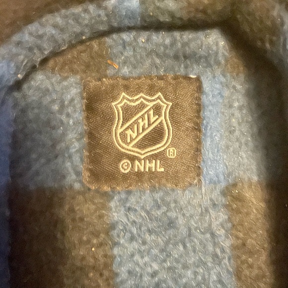 Toronto Maple Leafs Slippers, medium - Picture 3 of 3